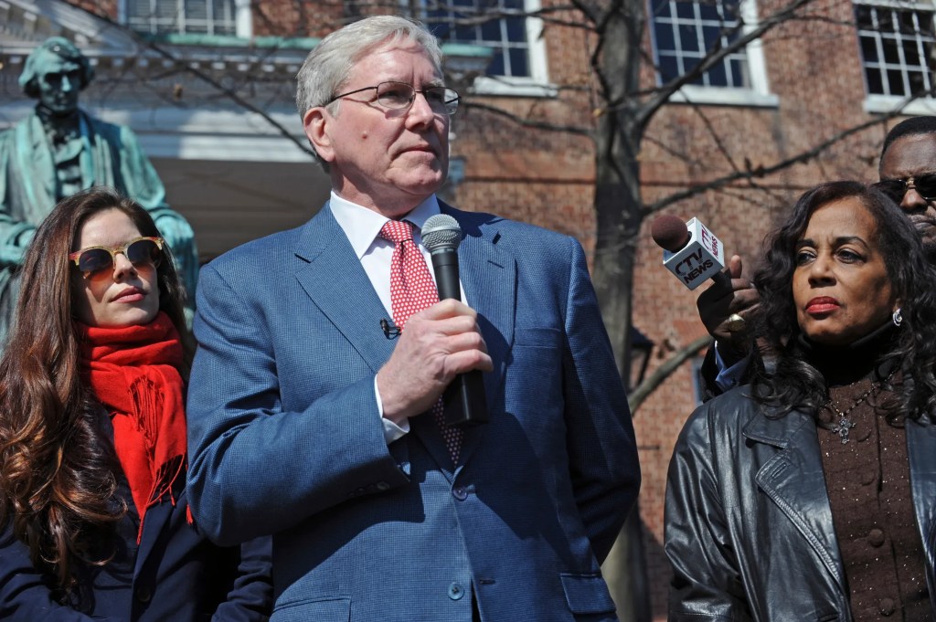 Charles Taney apologized to the Scott family and to all African-Americans, for the “terrible injustice of the Dred Scott decision”.